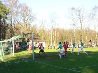 Kopfball zum 1:0 für Heeslingen (2. Min.)